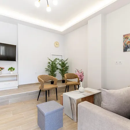 Апартаменты Port Cyan - 2 Min Walk To Harbor & Beaches Кос