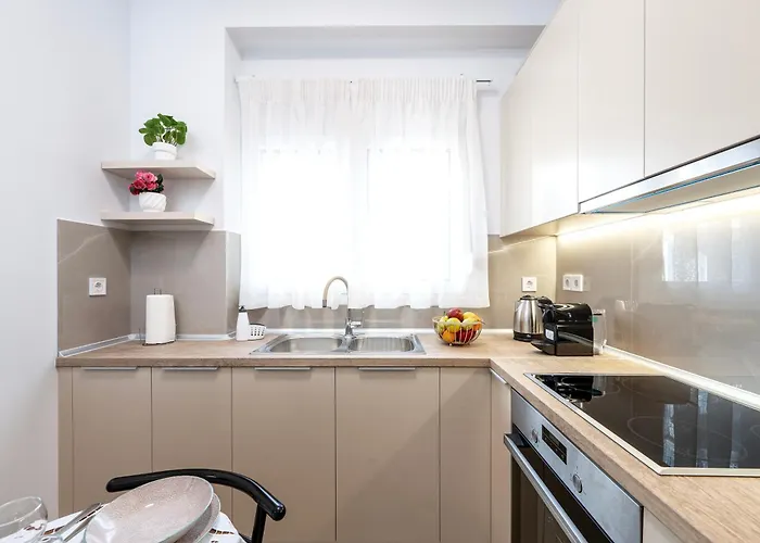 Port Cyan - 2 Min Walk To Harbor & Beaches Apartment *