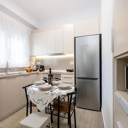 Port Cyan - 2 Min Walk To Harbor & Beaches Apartment Kos Town