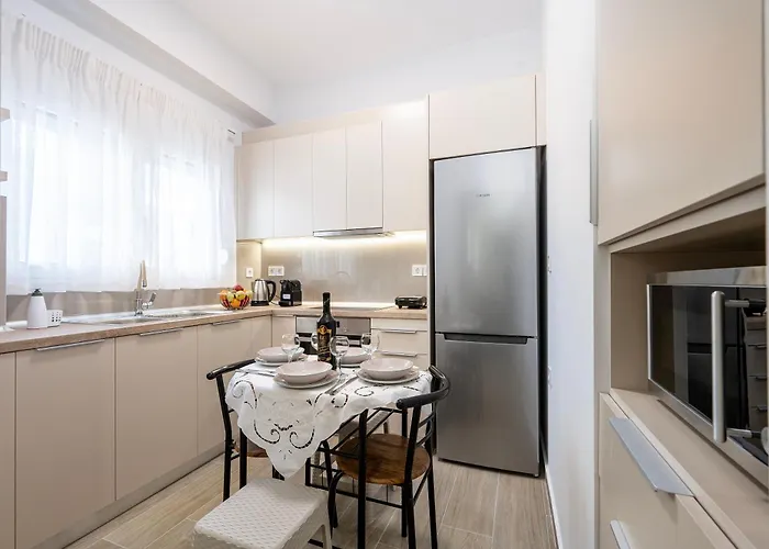 Port Cyan - 2 Min Walk To Harbor & Beaches Apartment Kos Town