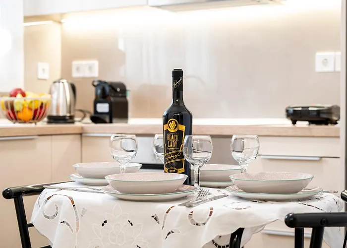 Port Cyan - 2 Min Walk To Harbor & Beaches Apartmán