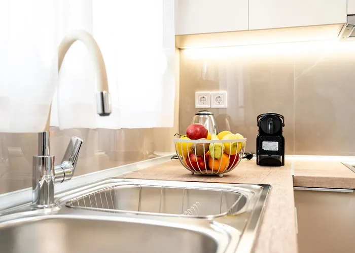 Port Cyan - 2 Min Walk To Harbor & Beaches Apartment *